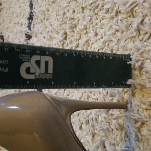 Patent leather nude heels - Picture 4 of 4